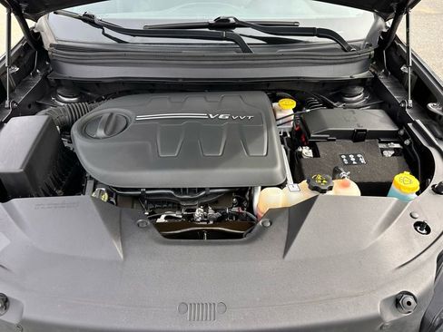 Used 2021 Jeep Cherokee Latitude Lux 80th Anniv w/ Quick Order Package 26U 80TH image 38