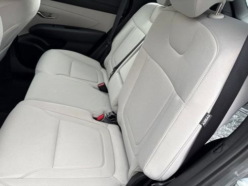 Used 2025 Hyundai Tucson SE AWD/4WD image 10