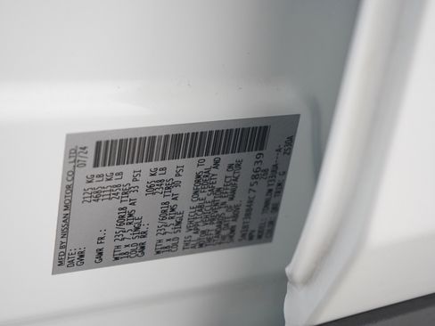 Used 2024 Nissan Rogue SV image 30