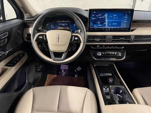 New 2026 Lincoln Corsair Reserve image 8