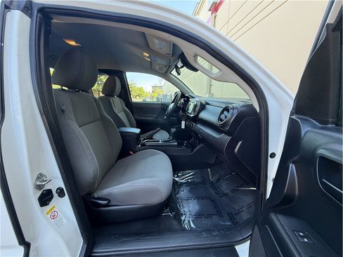 Used 2018 Toyota Tacoma SR RWD image 12