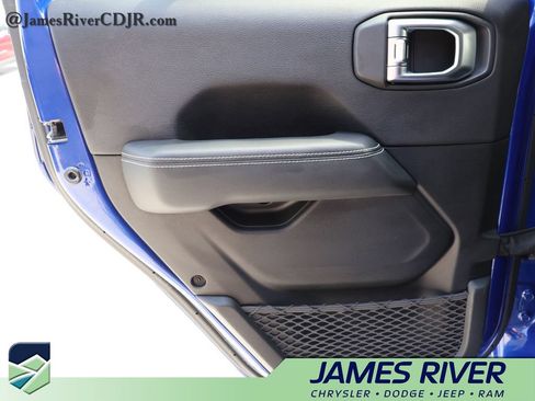 Used 2020 Jeep Wrangler Unlimited Sahara AWD/4WD image 15