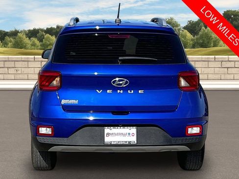 Used 2025 Hyundai Venue Limited FWD image 4
