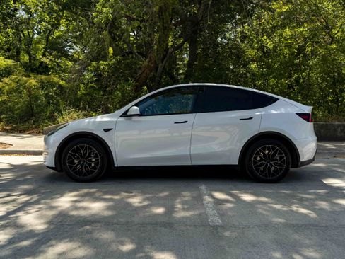 Used 2023 Tesla Model Y Long Range AWD/4WD image 6