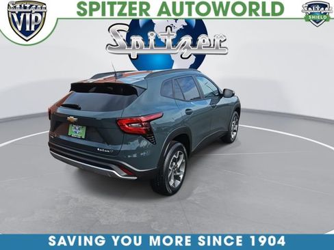 Used 2025 Chevrolet Trax LT w/ LT Convenience Package FWD image 8