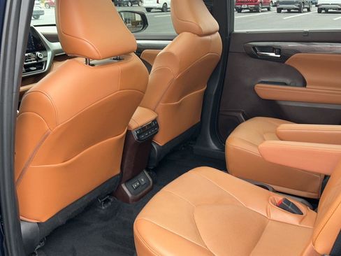 Used 2022 Toyota Highlander Platinum image 26