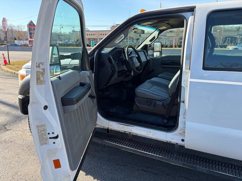 Used 2015 Ford F550 4WD Crew Cab 176 WB 60 CA XL image 14