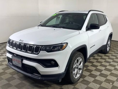 Used 2025 Jeep Compass Latitude AWD/4WD image 9