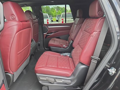 New 2026 Cadillac Escalade Luxury w/ Touring Package AWD/4WD image 15
