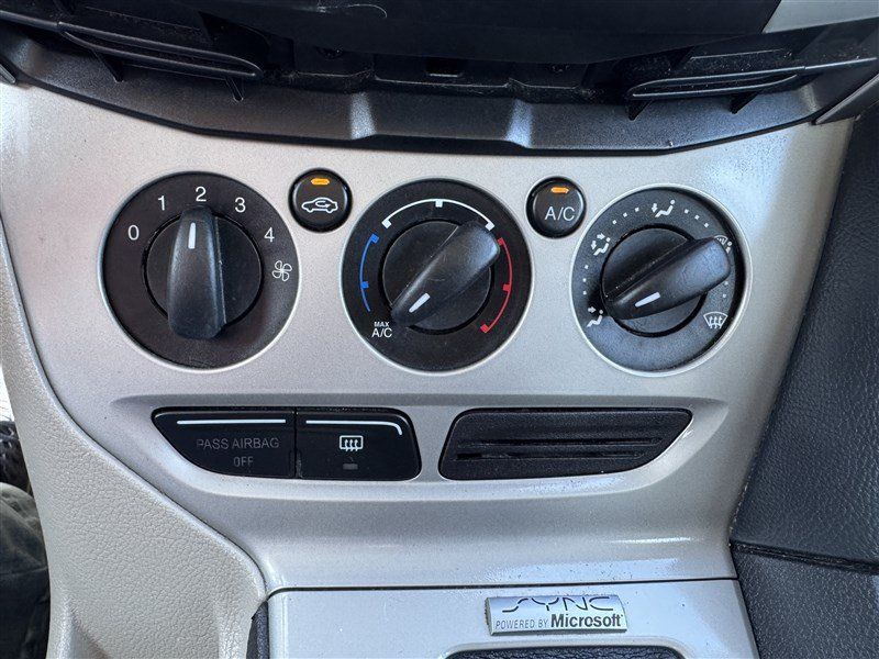 Used 2014 Ford Focus SE FWD image 19