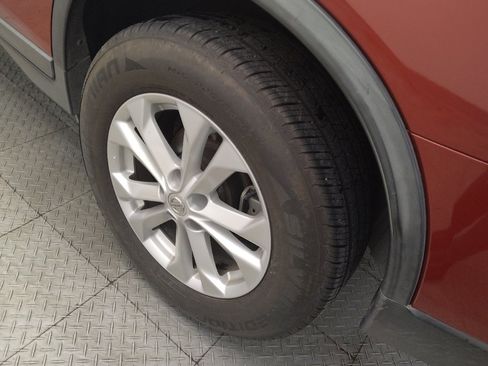 Used 2016 Nissan Rogue SV FWD image 31