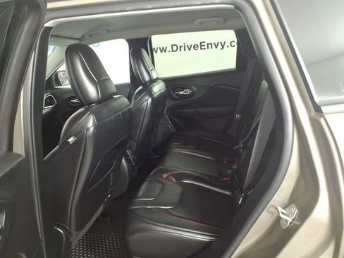 Used 2020 Jeep Cherokee Trailhawk w/ Cold Weather Group AWD/4WD image 9