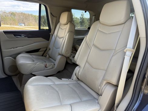 Used 2017 Cadillac Escalade Premium Luxury image 43