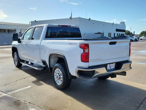 Used 2025 Chevrolet Silverado 2500 LT w/ Convenience Package AWD/4WD image 4