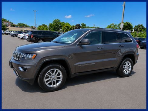 Used 2019 Jeep Grand Cherokee Laredo w/ Security & Convenience Group AWD/4WD image 1