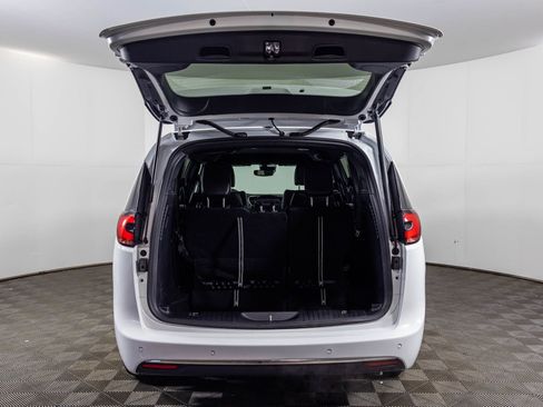 New 2026 Chrysler Pacifica Select FWD image 38