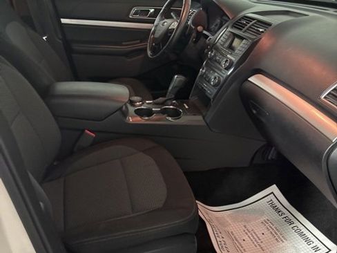Used 2016 Ford Explorer XLT image 31
