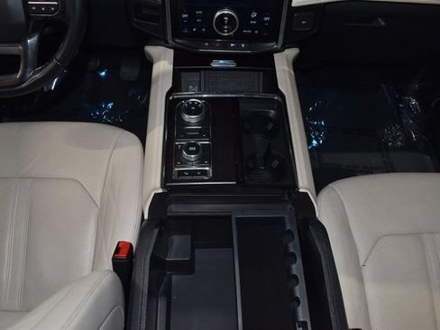 Used 2024 Ford Expedition Platinum AWD/4WD image 32