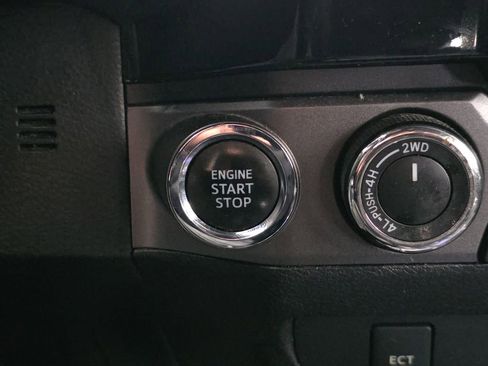 Used 2016 Toyota Tacoma TRD Sport w/ Towing Package image 21