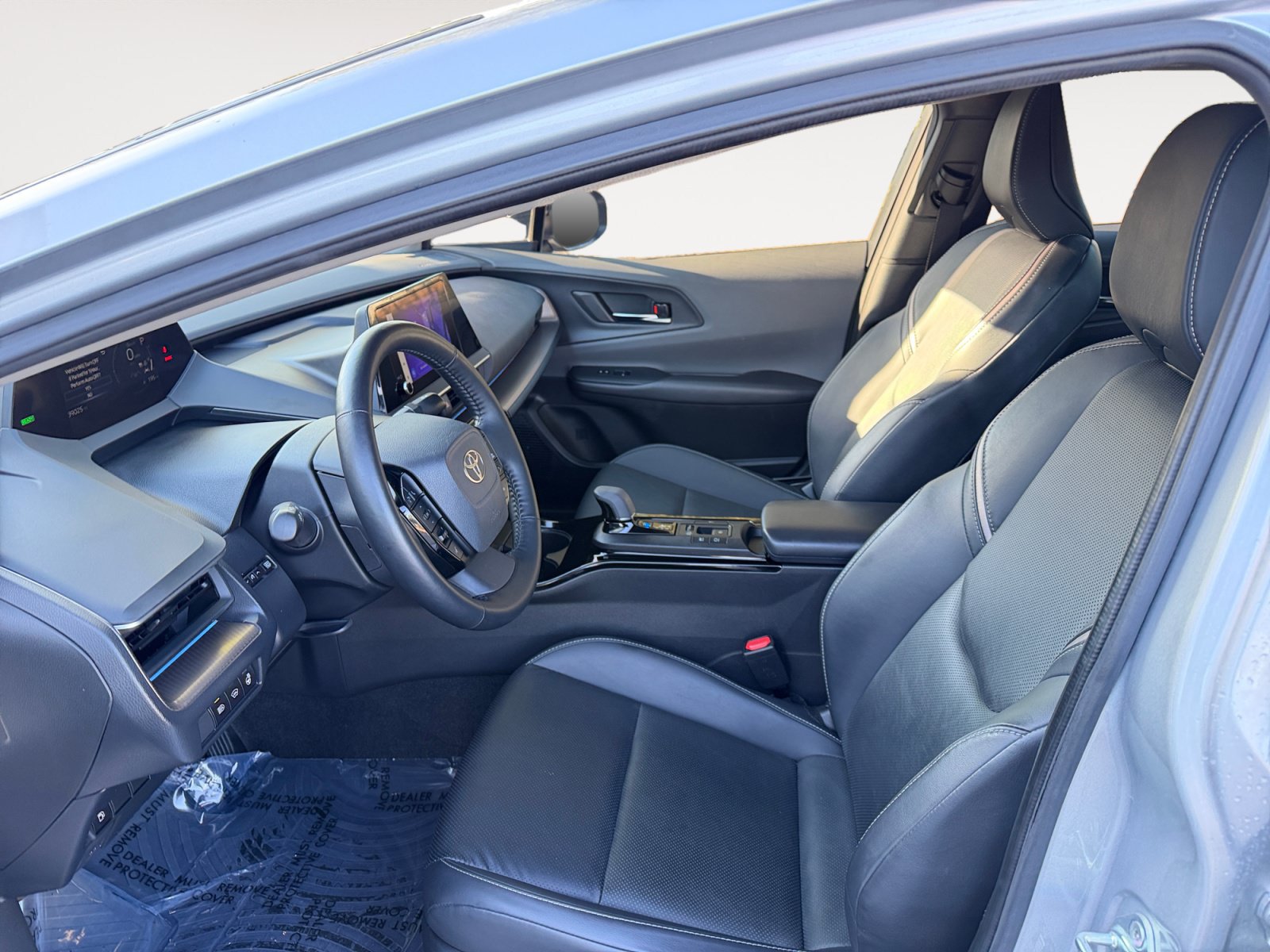 Used 2023 Toyota Prius XLE FWD image 9