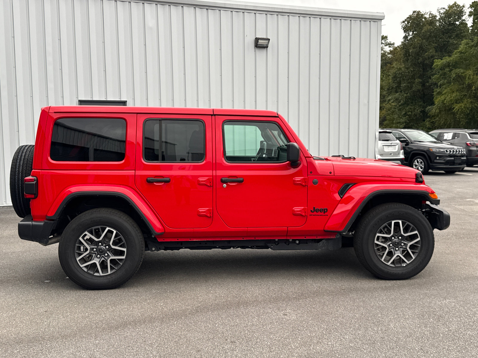 Used 2026 Jeep Wrangler Unlimited Sahara AWD/4WD image 4
