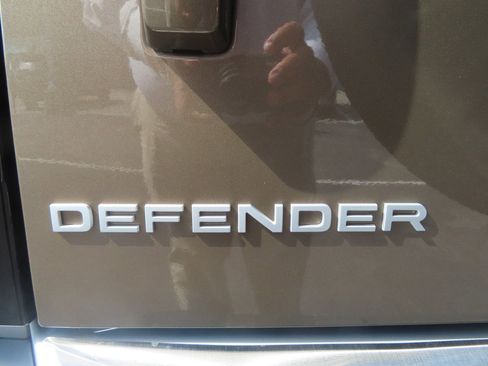 Used 2023 Land Rover Defender 90 S image 38