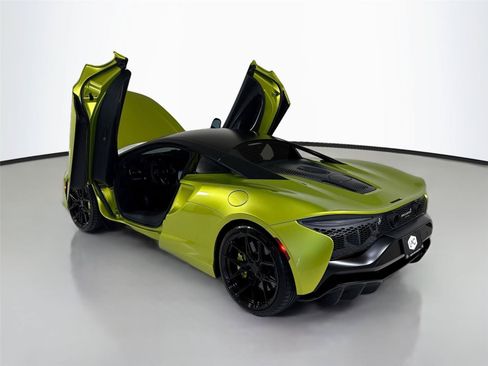 Used 2023 McLaren Artura RWD image 34