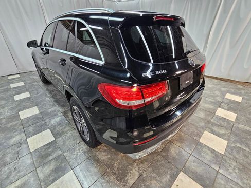 Used 2019 Mercedes-Benz GLC 300 4MATIC image 4