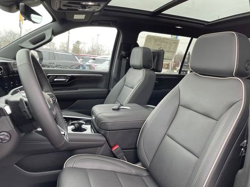 New 2025 Chevrolet Suburban Premier image 9