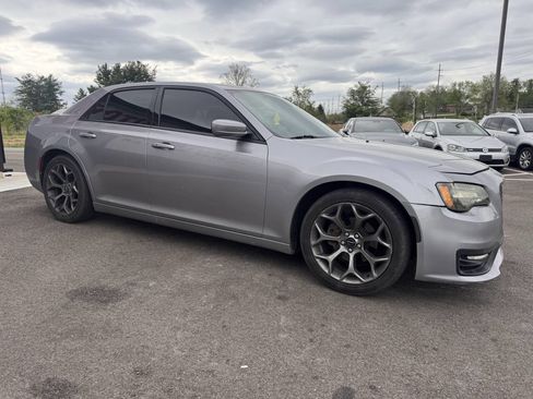 Used 2018 Chrysler 300 S image 5