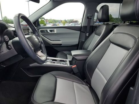 Certified 2023 Ford Explorer XLT w/ Equipment Group 202A AWD/4WD image 9