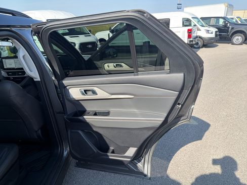Used 2025 Ford Explorer Active w/ Active Comfort Package RWD image 16