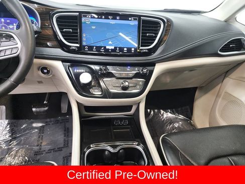 Certified 2023 Chrysler Pacifica Limited FWD image 17