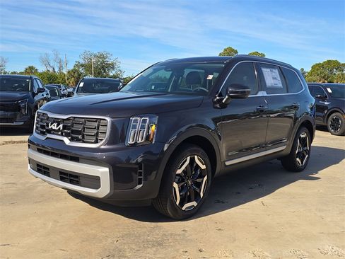 New 2025 Kia Telluride S image 4