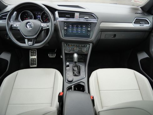 Certified 2021 Volkswagen Tiguan SE R-Line image 9