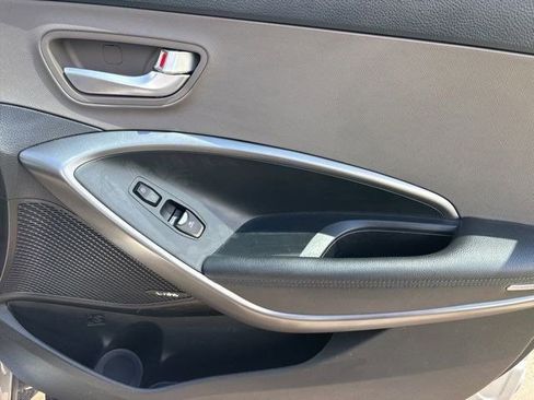 Used 2019 Hyundai Santa Fe XL FWD image 40