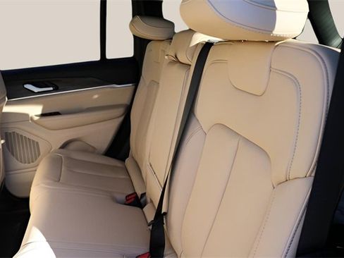 New 2025 Jeep Grand Cherokee Limited image 15
