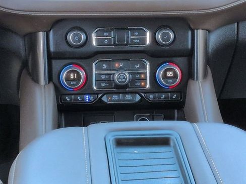 Used 2022 Chevrolet Suburban High Country image 18