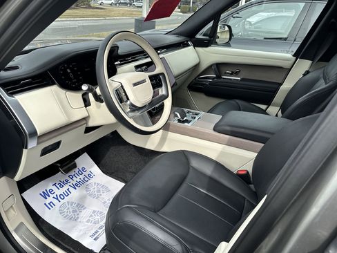 Used 2023 Land Rover Range Rover SE image 8