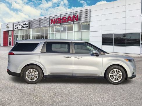 Used 2022 Kia Carnival LX image 8