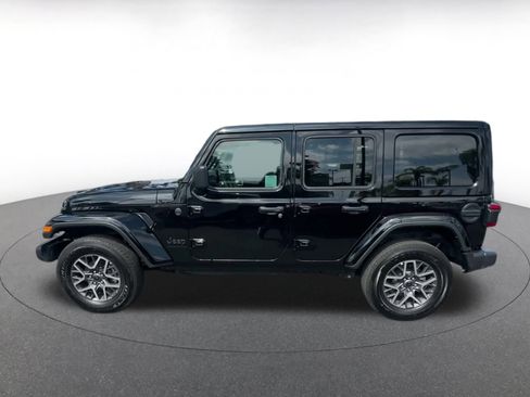 Used 2025 Jeep Wrangler Sahara image 9