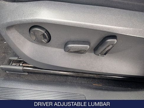 Used 2023 Volkswagen Tiguan SE image 15