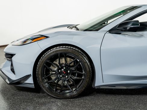 Used 2025 Chevrolet Corvette Z06 image 17