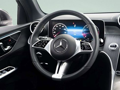 Used 2024 Mercedes-Benz GLC 300 4MATIC image 37