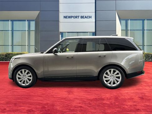 Used 2023 Land Rover Range Rover SE image 2