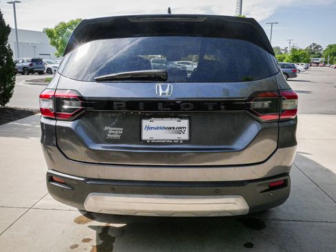Certified 2025 Honda Pilot EX-L image 9