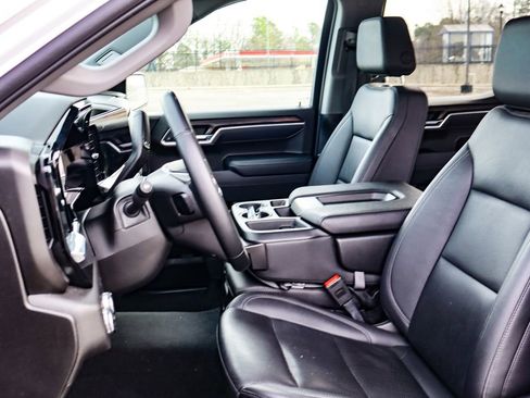 Certified 2025 GMC Sierra 1500 SLT image 9