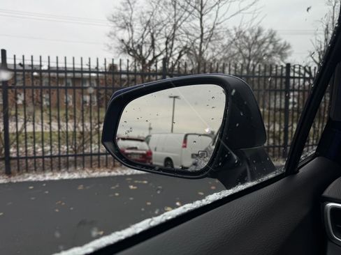 Used 2024 Toyota Corolla Cross XLE image 16