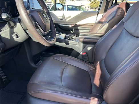 Used 2023 Toyota Sienna Platinum image 11