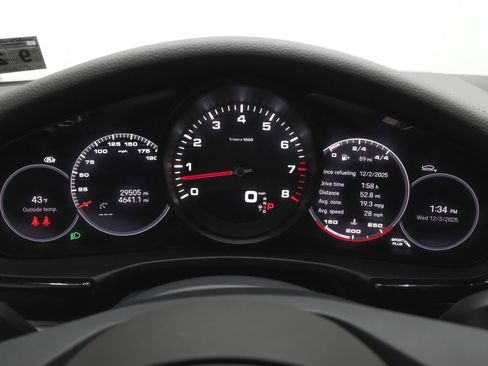 Used 2023 Porsche Panamera 4 Platinum Edition image 31